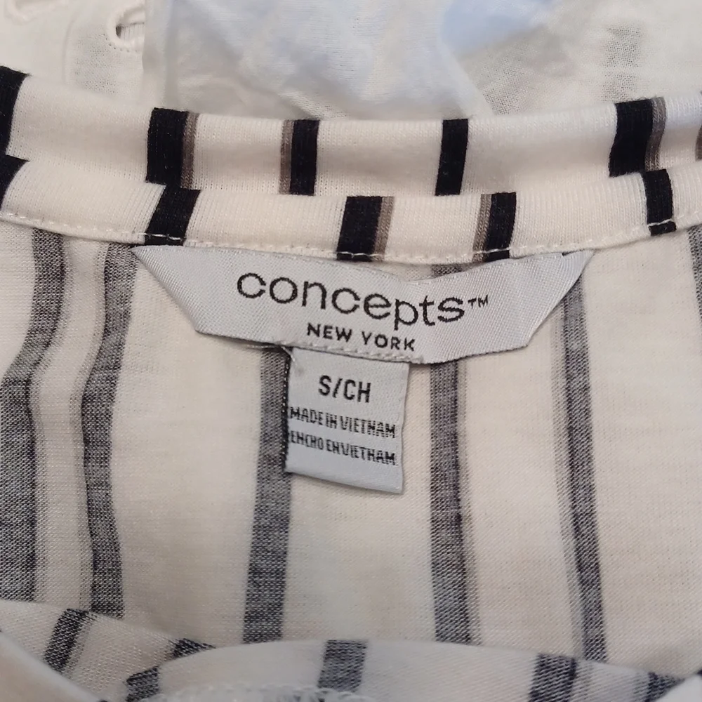 CONCEPTS Short Sleeve Pullover Top - Picture 6 of 8